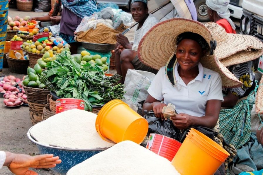 market-woman-nigeria-897x598